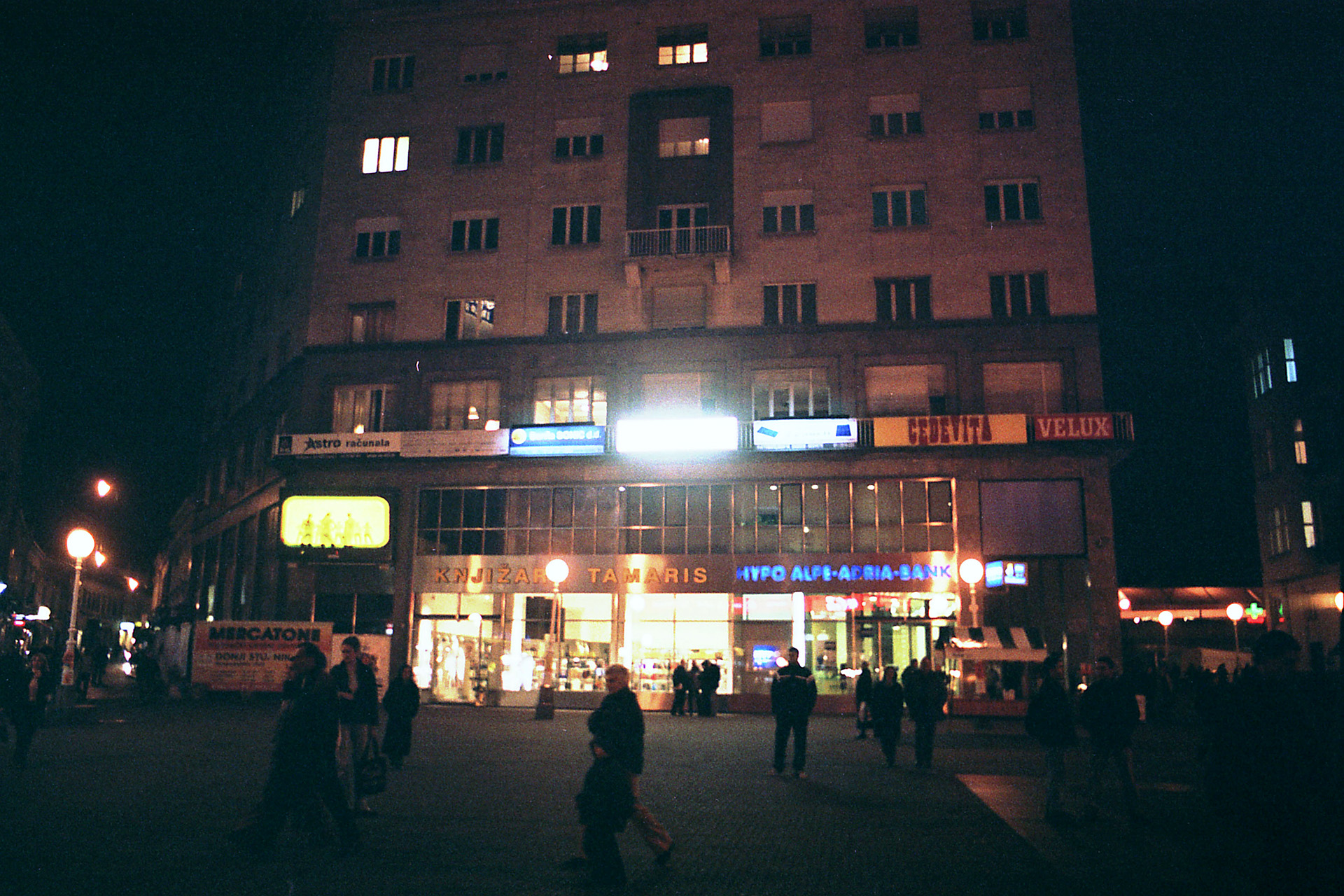 Transparent. Trg bana Jelacica, Zagreb.